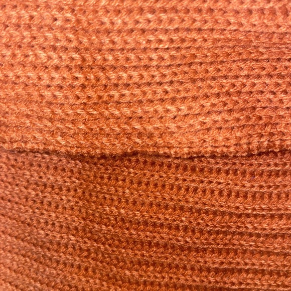Off shoulder rust sweater - Picture 3 of 3